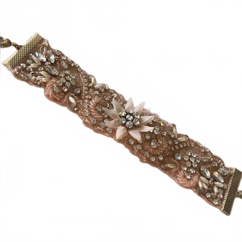 Elegant Vintage-Inspired Floral Bracelet